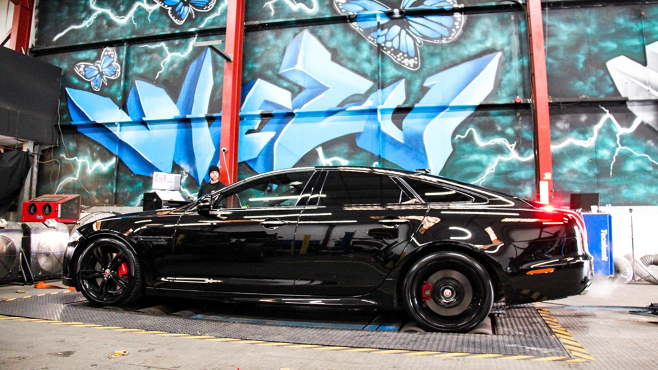 Black Jaguar XJ Tuning on Viezu Dyno