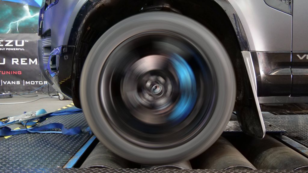 Land Rover Defender wheel spinning on a dyno