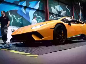 Orange Lamborghini Huracan Performante